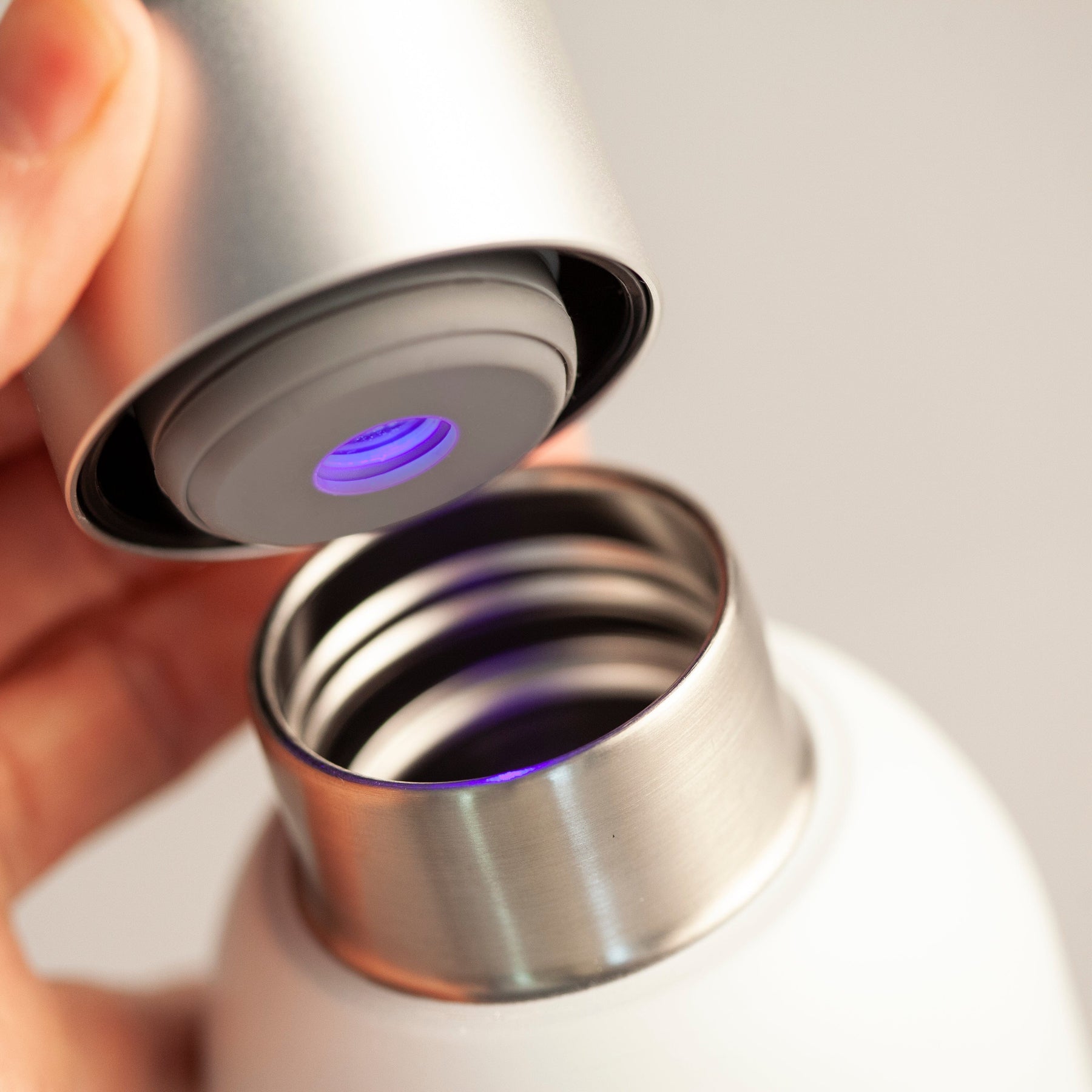 PURE BOTTLE: the UV self-cleaning bottle!